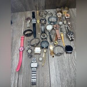 Mixed Watch Lot Men’s & Women’s For Parts Or Repair Lot Of 30 Pieces Sold As Is